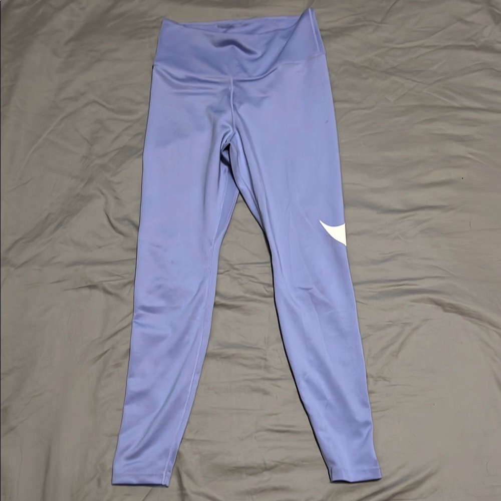 Nike dri-fit high waisted leggings size small. Small snag by waist see pictures.